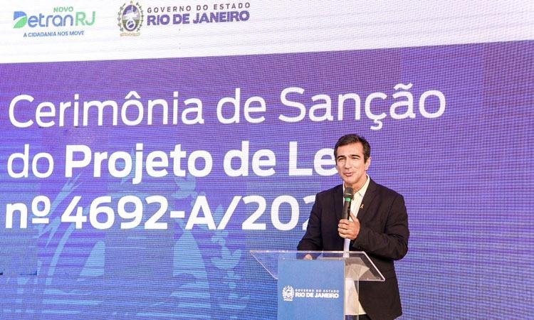 presidente  Vinicius Farah discursando