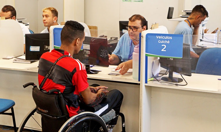 Carioca emitindo seu RG em um dos postos de atendimento
