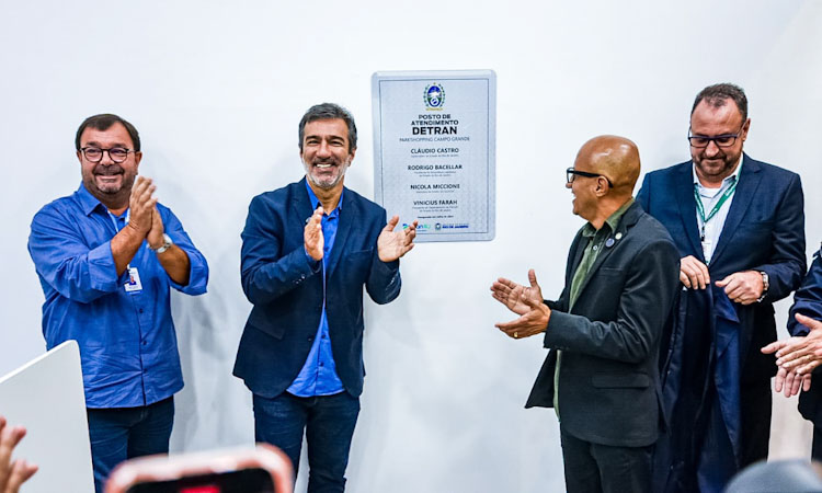 André Mônica, o presidente Vinicius Farah, o deputado Marcio Gualberto e o superintendente do shopping, Fabio Moraesda e aparecem na imagem, da esquerda para a direita, o vice-presidente André Mônica, o presidente Vinicius Farah, o deputado Marcio Gualberto e o superintendente do shopping, Fabio Moraes