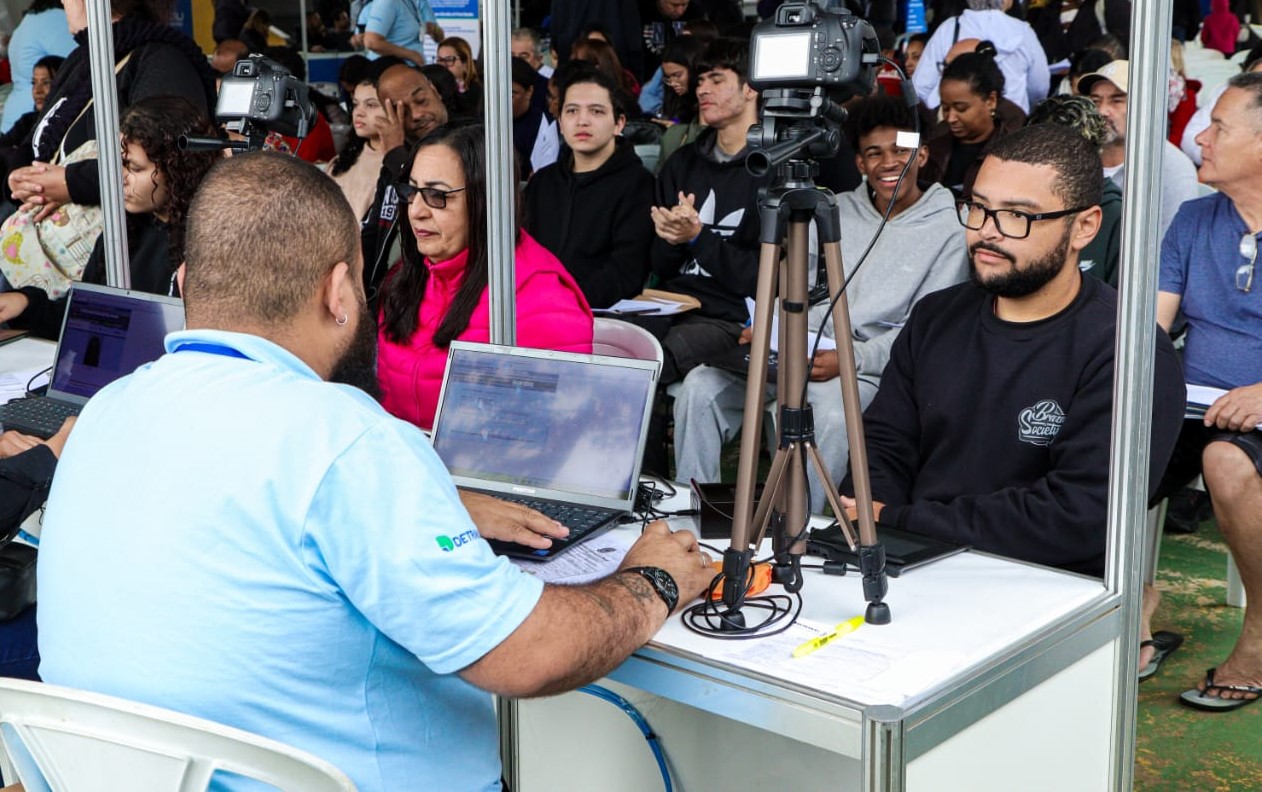 Usuário é atendido no Detran Presente de Petrópolis