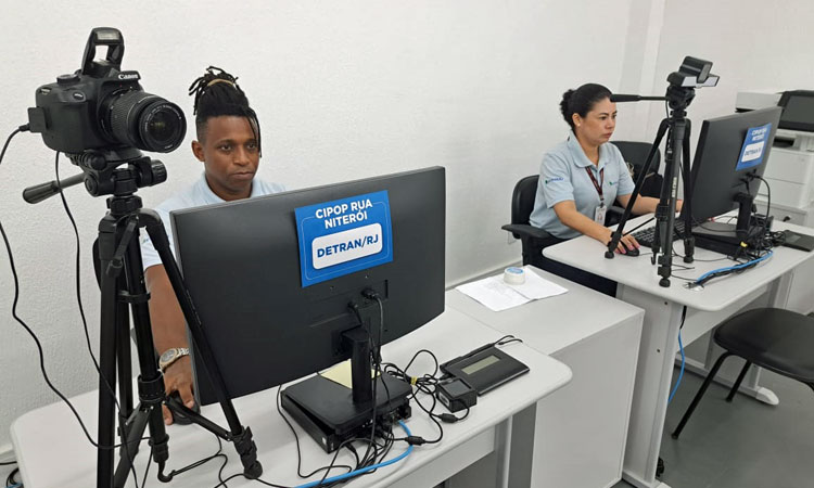 Atendentes do Detran RJ no Cipop-Rua de Niterói