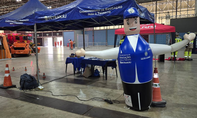 O espaço da Coordenadoria de Educação do Detran RJ no evento do Corpo de Bombeiros