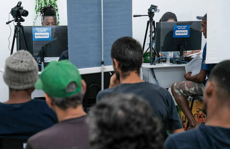 TJ-RJ e Detran-RJ fazendo atendimento a pessoas em situação de rua